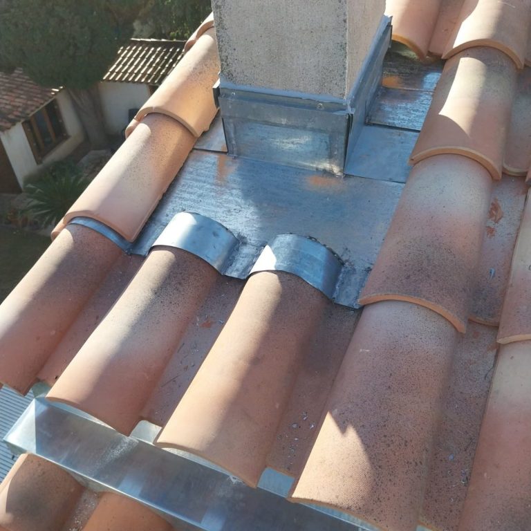 remplacement de gouttières en zinc par nos couvreur à Aix en Provence